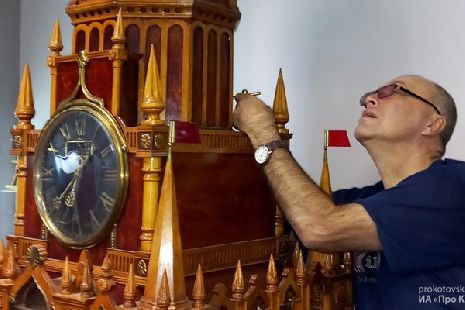 В Котовском музейном комплексе вновь заработали часы на масштабной копии Московских курантов