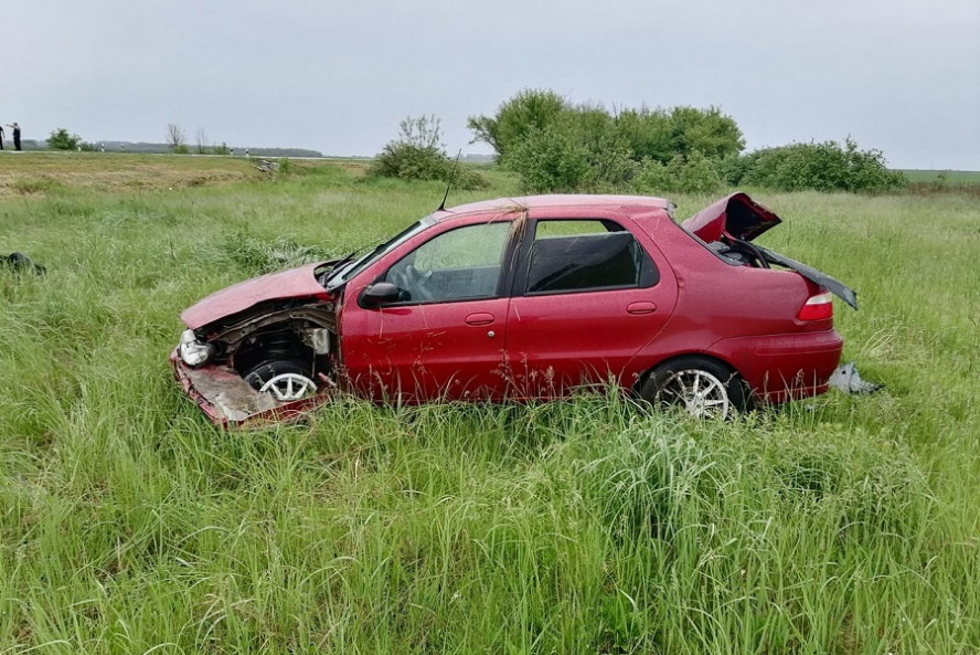 В Токарёвском районе 34-летний водитель иномарки перевернулся в кювет