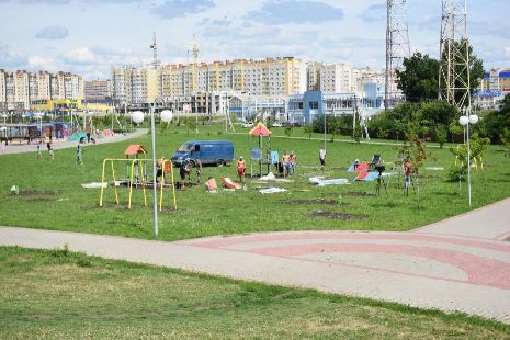 В Олимпийском парке Тамбова устанавливают новые детские комплексы