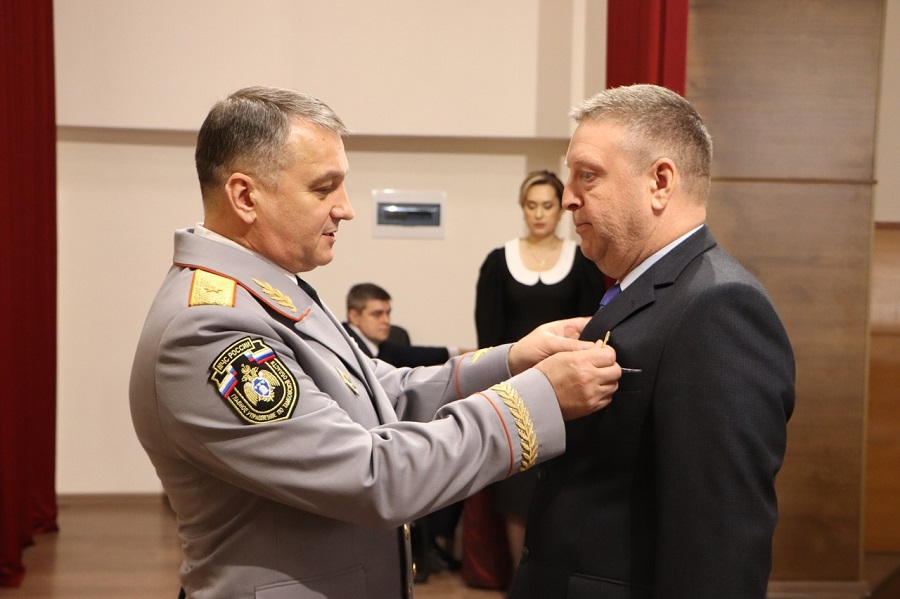 В Тамбовской области сотрудникам и ветеранам гражданской обороны вручили ведомственные награды
