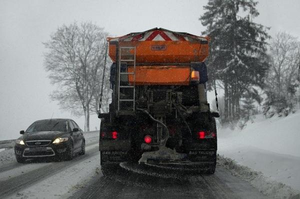 На федеральные трассы Тамбовской области на уборку снега вышла спецтехника