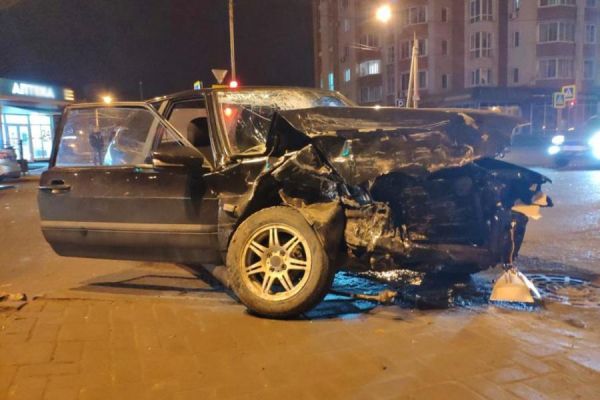 Два человека пострадали в результате столкновения легковушек в центре Тамбова