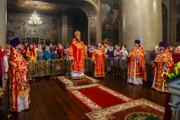 Митрополит Тамбовский и Рассказовский Феодосий поздравил верующих с праздником Пасхи
