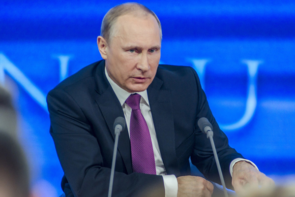 Путин поручил контролировать соблюдение ограничений по COVID-19