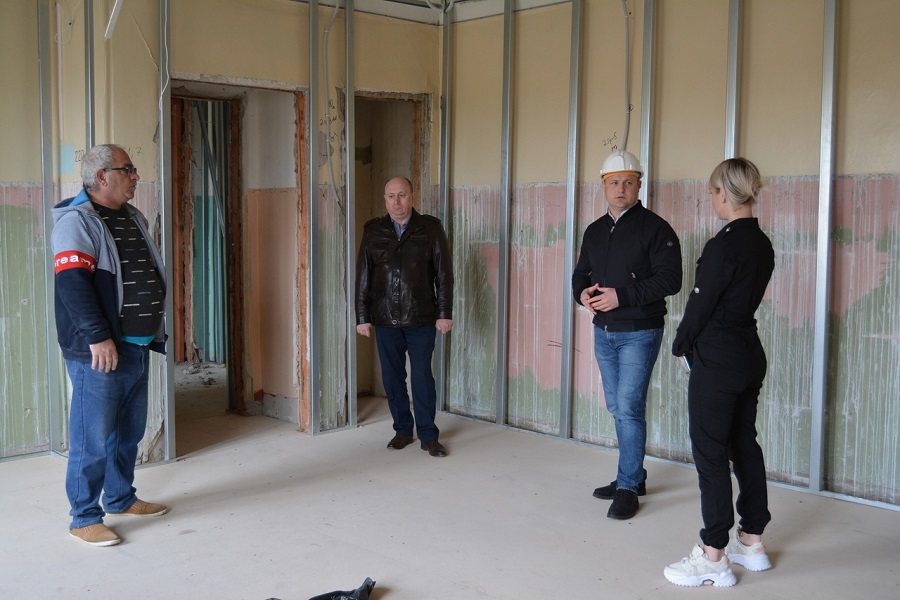 Глава Рассказовского района проверил ход работ по реконструкции дома культуры