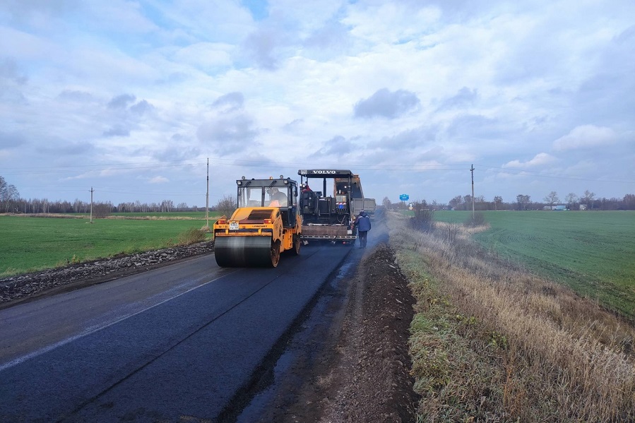 В Рассказовском районе завершается ремонт дороги до села Саюкино
