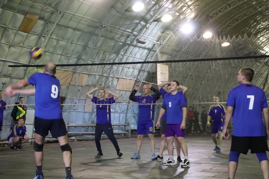 В Котовске прошли соревнования по волейболу среди подразделений регионального МЧС