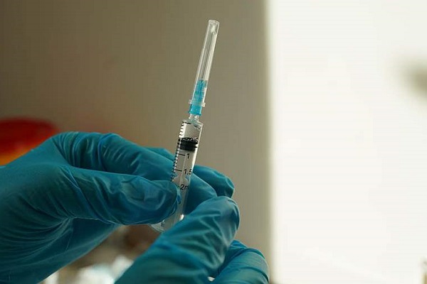 Некоторым россиянам может понадобиться третья доза вакцины от COVID-19