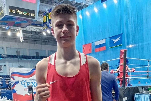 Тамбовчанин одержал вторую победу на Первенстве России по боксу