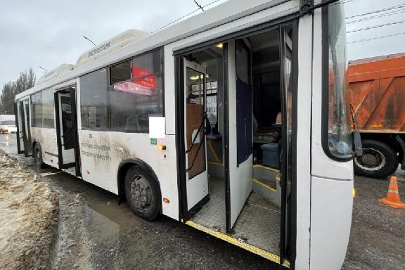 В Тамбове пассажирку автобуса доставили в больницу после ДТП