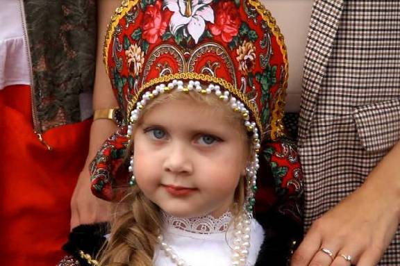 На конкурсе русского сарафана жюри очаровала девочка из Мичуринска и семья из Москвы