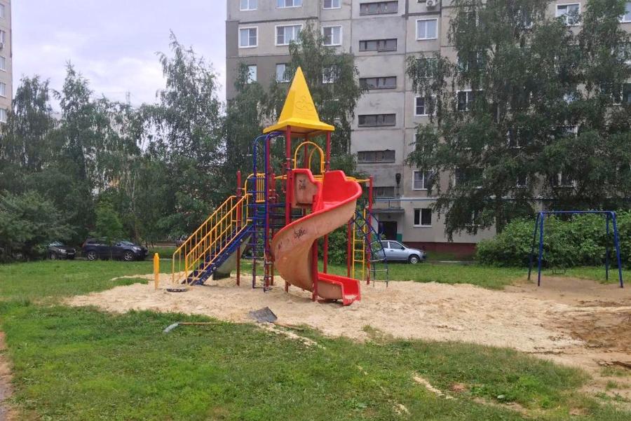 Детскую площадку на улице Рылеева привели в порядок | ИА “ОнлайнТамбов.ру”