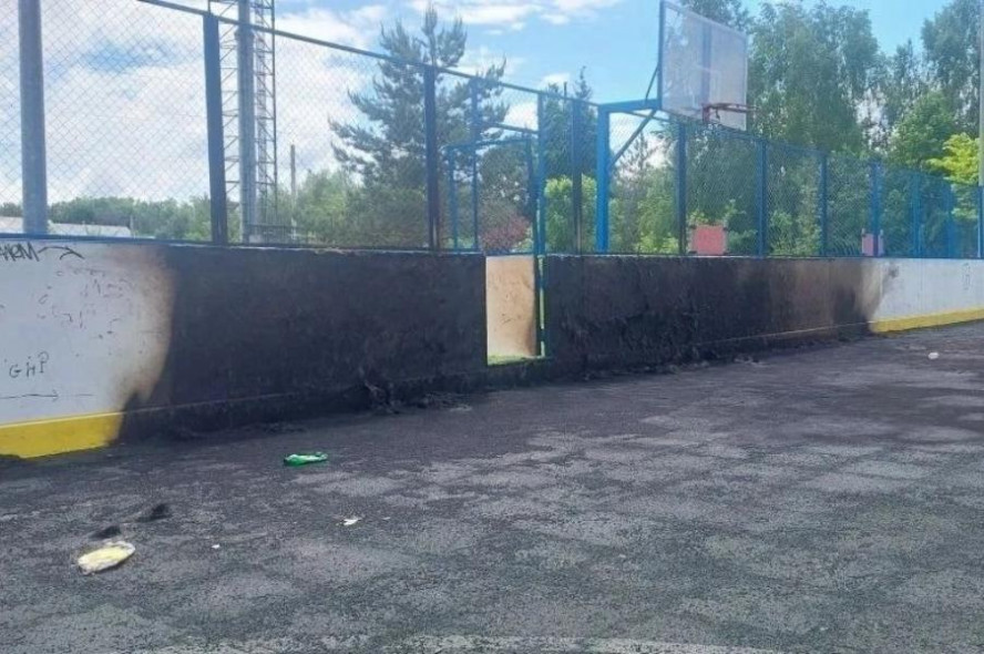 В Тамбове неизвестные подожгли спортплощадку на Кленовой