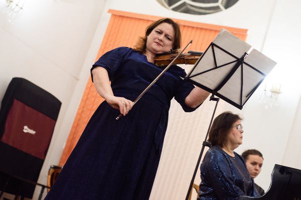 В Тамбове исполнили музыку из оперы "Кармен" на повреждённой скрипке