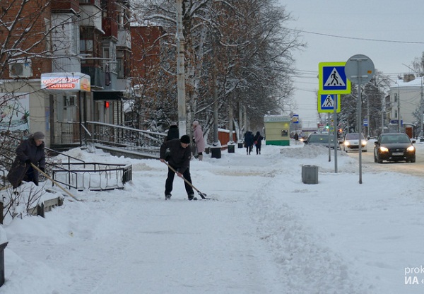 Жители Котовска откликнулись на просьбу главы города посодействовать в уборке снега
