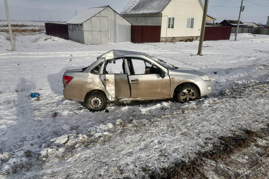 В Токаревке водитель "Гранты" не справился с управлением и съехал в кювет