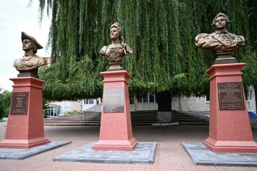 В Тамбове открыли памятники Петру Великому, Екатерине II и Григорию Потёмкину
