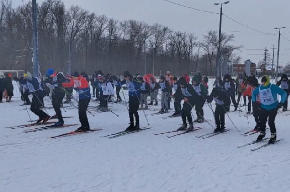 Более ста педагогов и студентов Тамбовской области приняли участие в лыжных гонках