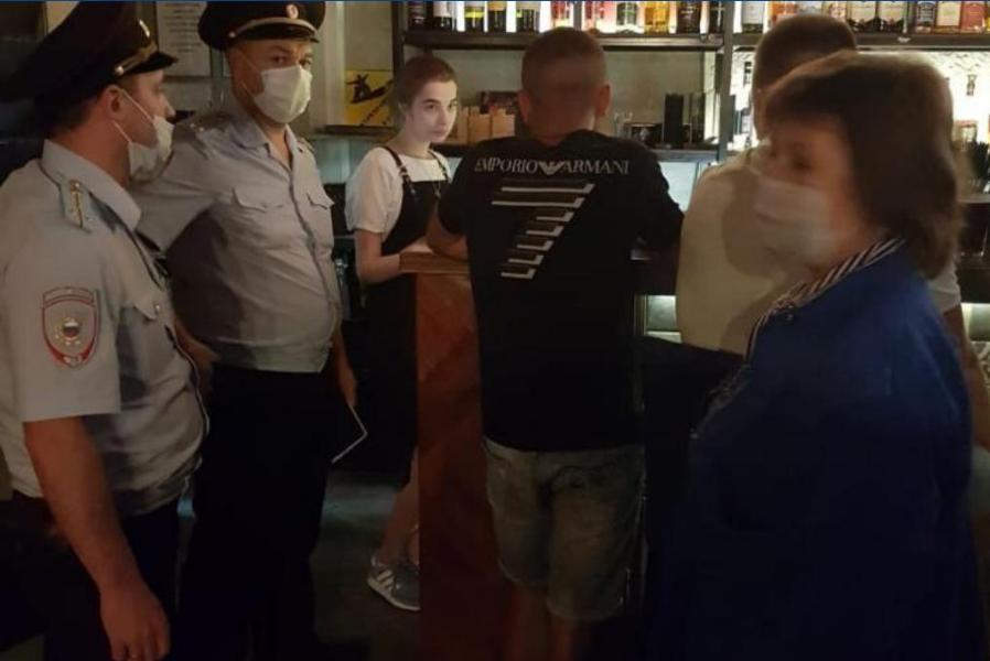В барах и кафе Тамбова выявляют нарушения по количеству посетителей в ночное время