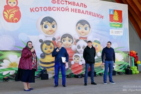 Коллекционеру неваляшек из Знаменского района глава Котовска вручил бессрочный сертификат на экскурсии