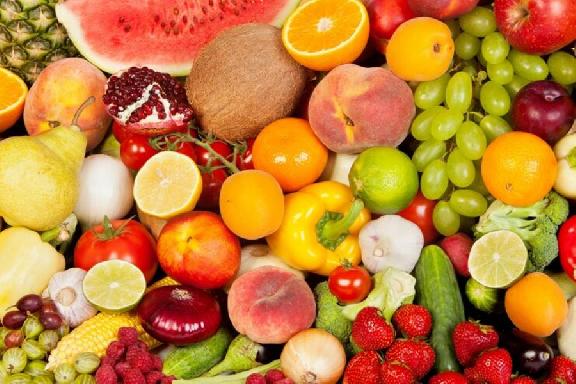 Врач рассказал, фрукты и овощи каких цветов могут защищать от рака