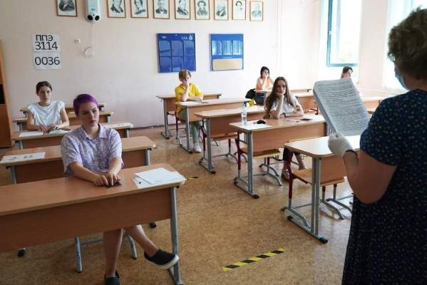 Максим Егоров поручил обеспечить безопасность проведения экзаменов в школах области