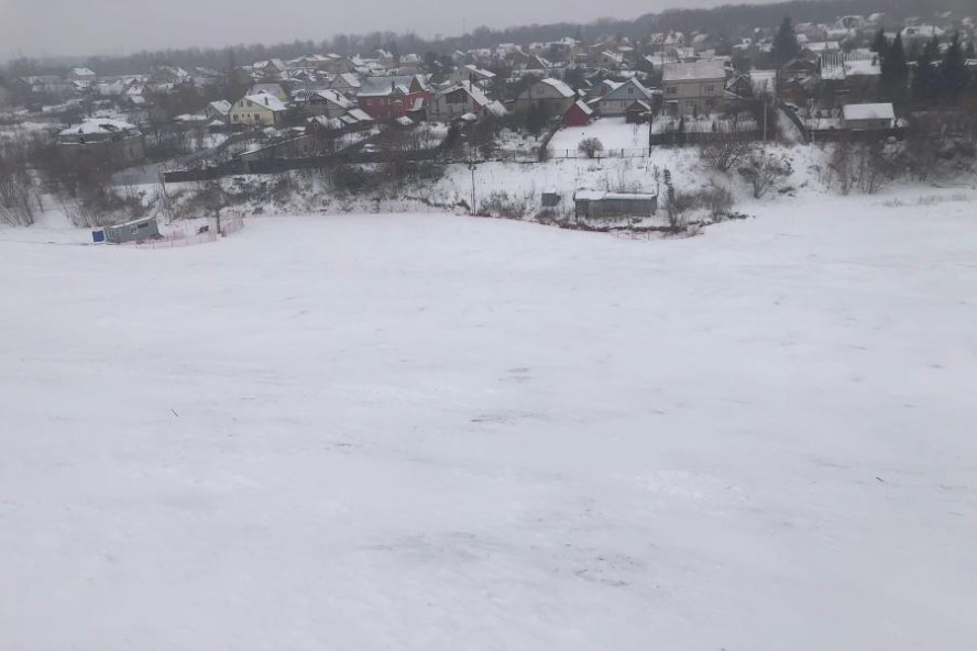Горнолыжный спуск в Тамбове никак не могут открыть из-за отсутствия снега