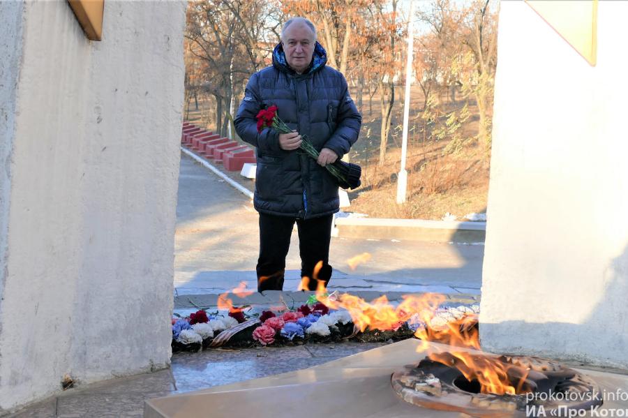 В День неизвестного солдата в Котовске возложили цветы к Вечному огню