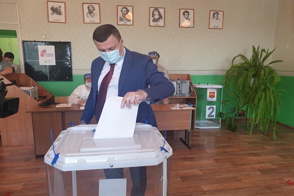 Александр Никитин принял участие в голосовании по поправкам в Конституцию