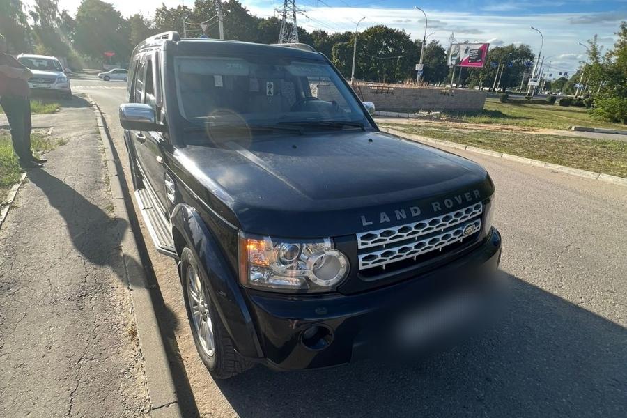 У тамбовчанина арестовали Land Rover за неуплату налогов