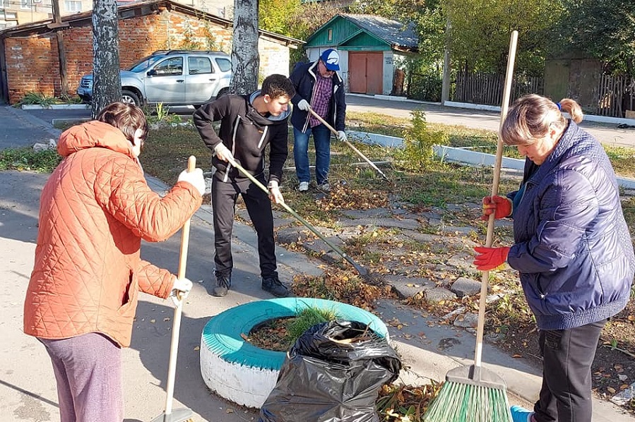 Тамбовчане вышли на уборку дворов и общественных территорий