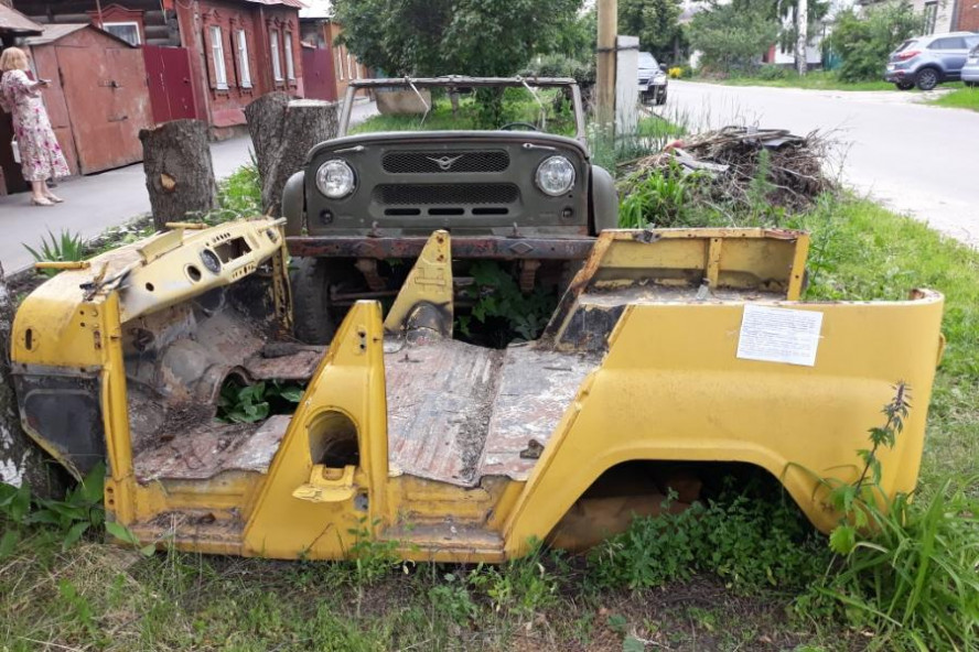 В Тамбове требуют убрать с муниципальной земли два брошенных автомобиля