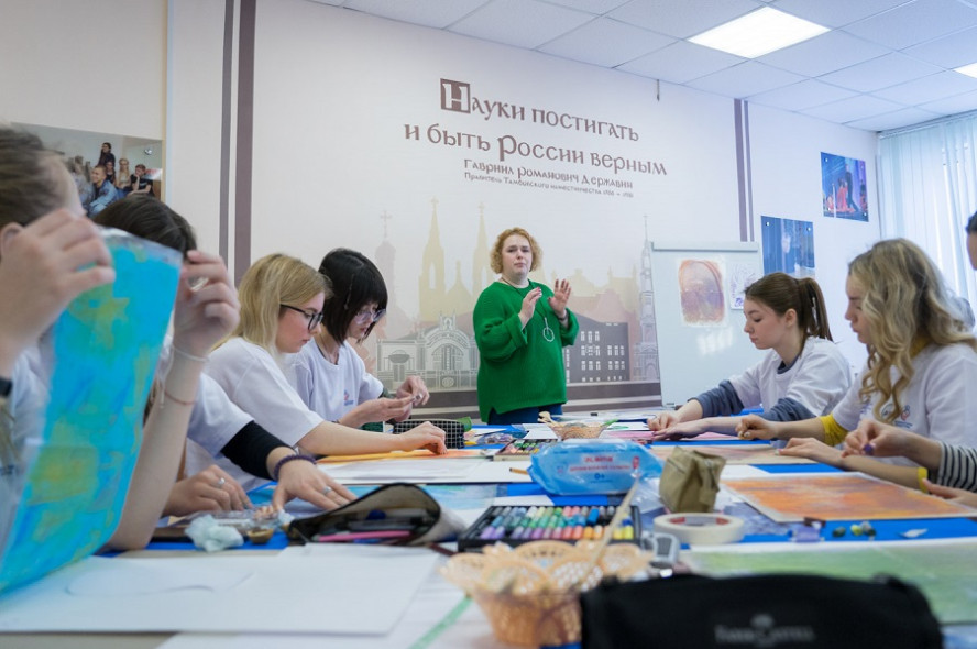 Державинцы посетили мастер-классы по живописи от преподавателей Строгановского университета