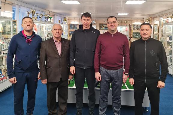 Музей спорта Державинского университета посетили легендарные футболисты Тихонов, Титов и Аленичев