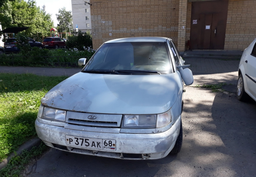 В Тамбове собственника ВАЗа просят убрать брошенный автомобиль на Студенецкой набережной