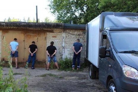 Шесть мужчин занимались поставками контрафактного алкоголя на территорию Тамбовской области