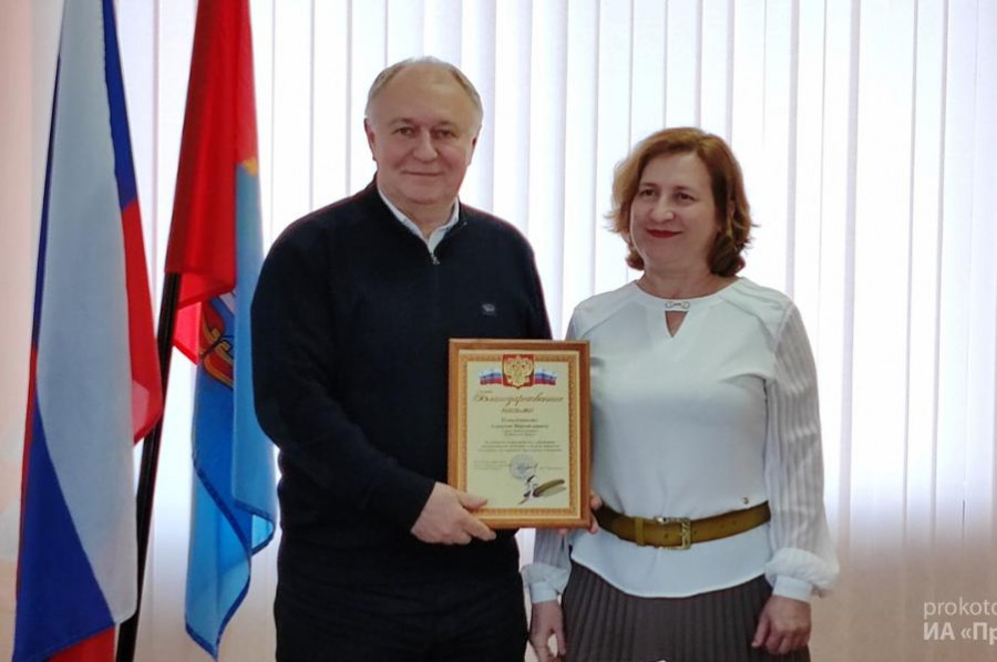Главе Котовска вручили благодарность за сотрудничество в сфере трудоустройства