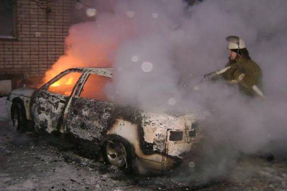 В центре Тамбова дотла сгорел автомобиль
