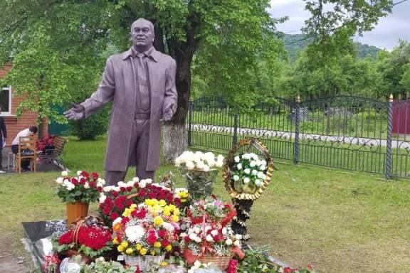В Северной Осетии установили памятник депутату Тамбовской областной Думы