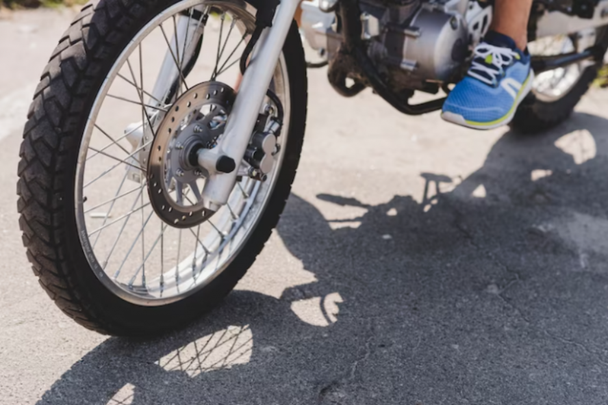 В Рассказовском районе задержали двух школьников на мотоциклах