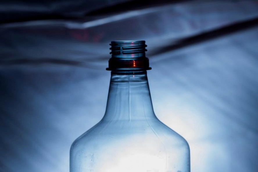 Житель Мичуринска "поменял" бутылку водки на 80 часов личного времени