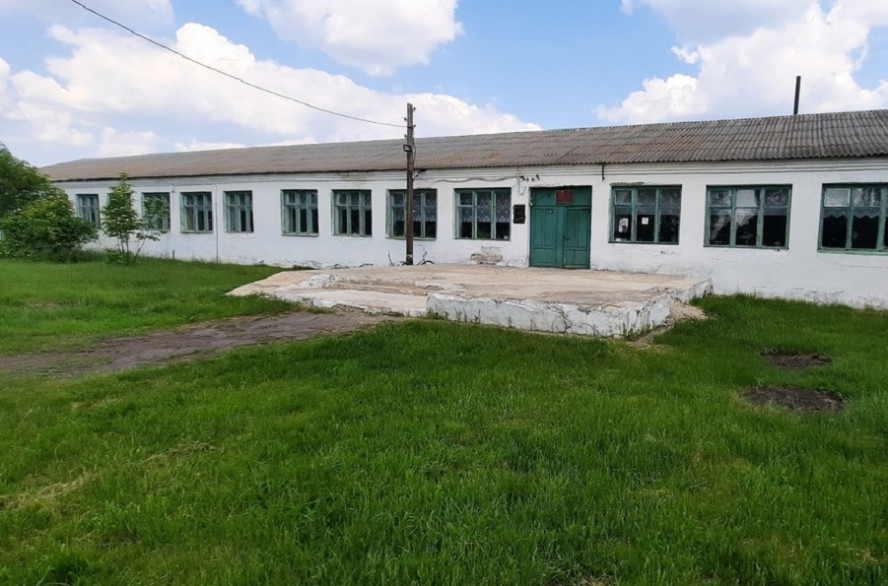 В Умётском округе прокуратура через суд требует капитально отремонтировать две школы