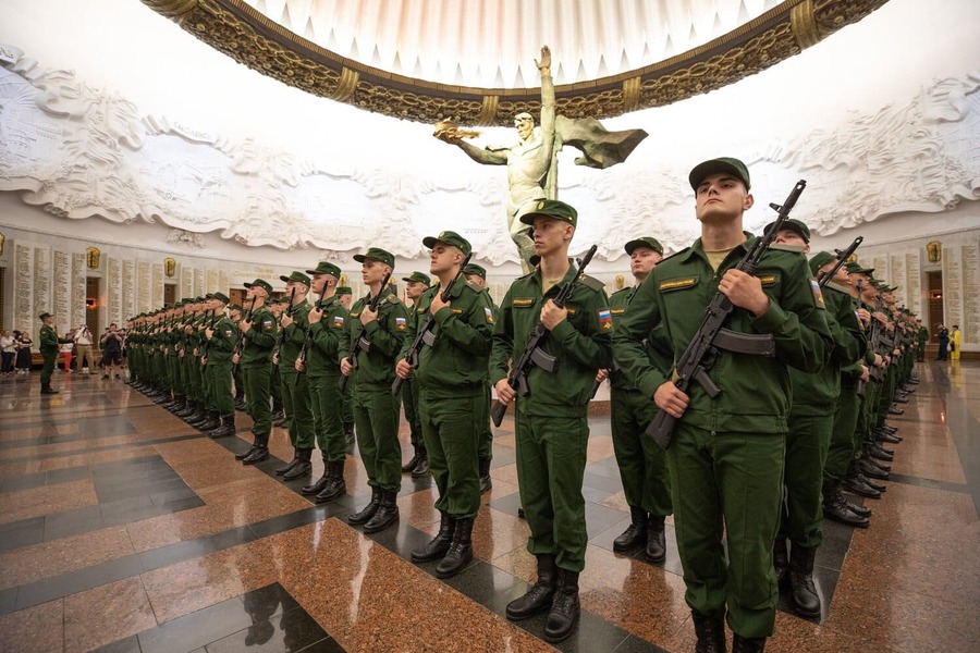 Новобранцы Преображенского полка из Тамбовской области приняли присягу в музее Победы