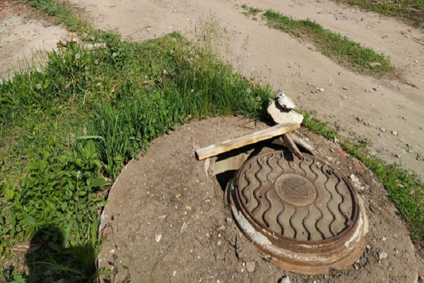 Жители Тамбова попросили восстановить крышку канализационного люка
