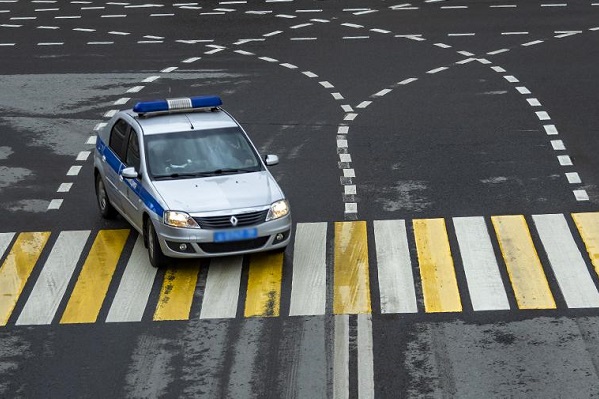 В Госдуму внесли законопроект о праве полиции вскрывать автомобили