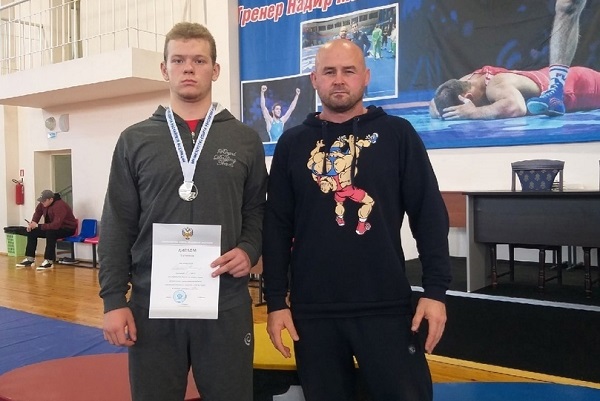 Тамбовчанин завоевал серебряную медаль на первенстве России по греко-римской борьбе