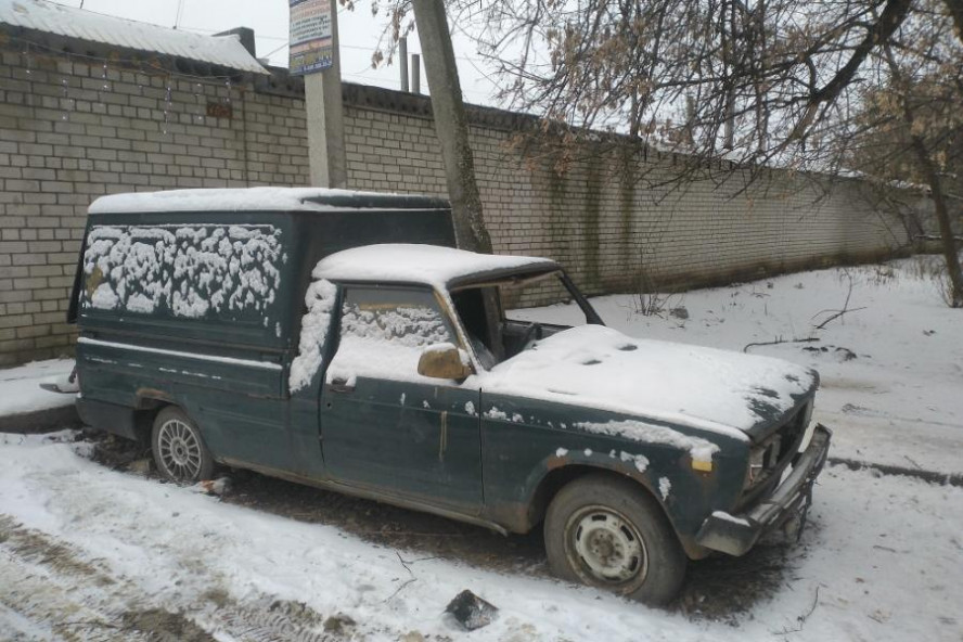 В Тамбове ищут собственника брошенного автомобиля по улице Карла Маркса