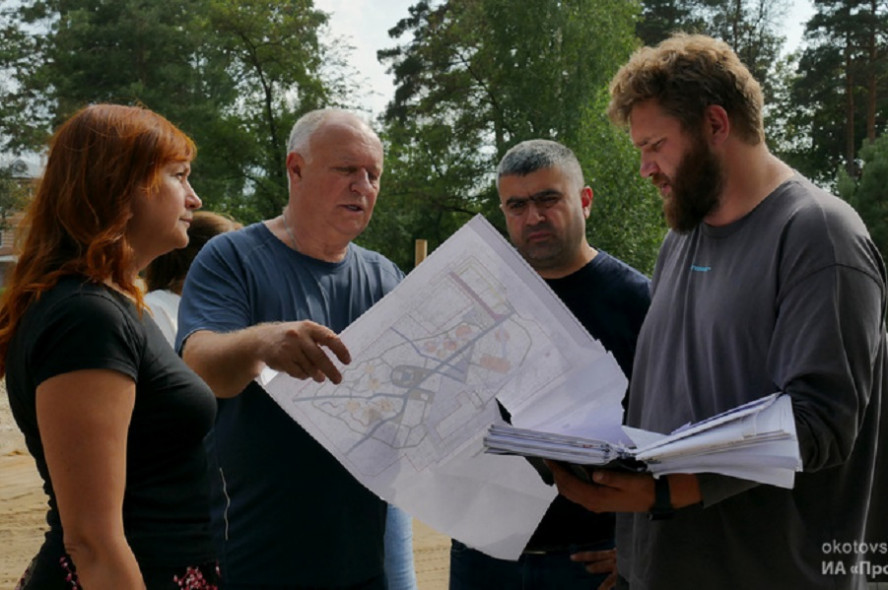 Министр регионального ТЭК и ЖКХ оценила ход работ по реконструкции сквера в Котовске