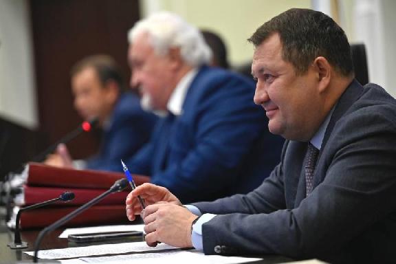 Депутаты облдумы поддержали инициативу Максима Егорова о новых мерах поддержки семей с детьми