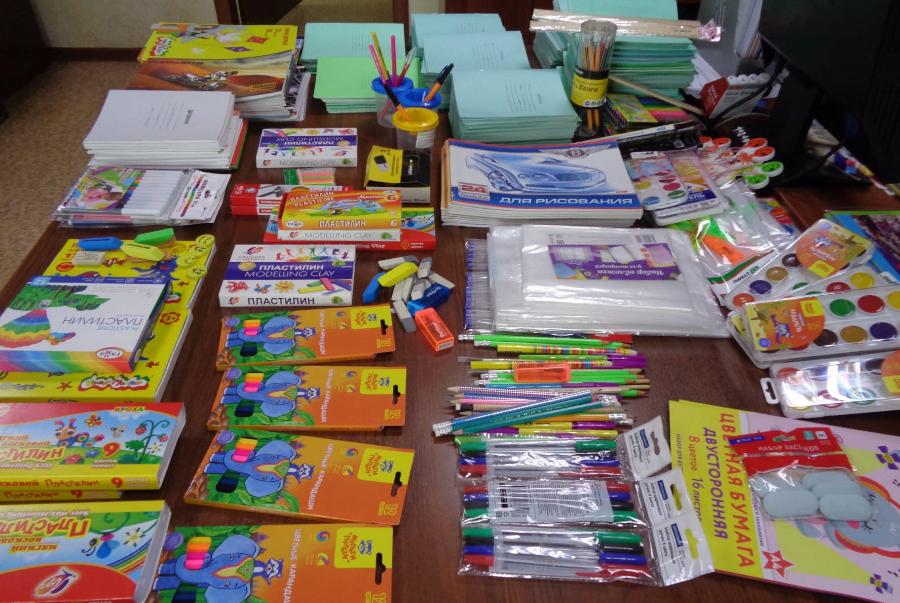 Более 300 тамбовских школьников получили в подарок новые ранцы и канцелярские товары